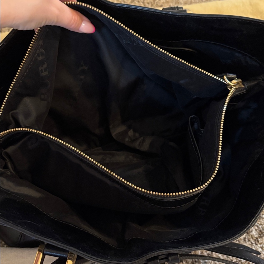BURBERRY
Black Soft Leather Landscape Bridle Lynher Bag - Picture 12 of 14